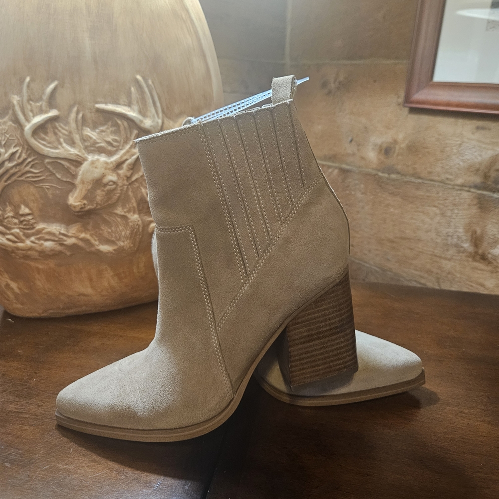 Marc Fisher Tan Ankle Booties - Picture 3 of 11